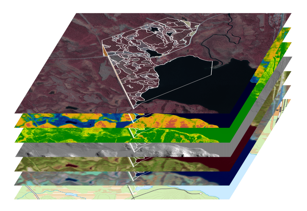 En kollagebild som visar en sekvens av överlappande satellit- och kartbilder som representerar olika datalager av ett geografiskt område. Längst upp är en satellitbild med synliga vattenkroppar och landskap, nedanför finns lager med olika färgkodade geografiska data som markerar höjd, vegetation och andra geografiska eller topografiska egenskaper.