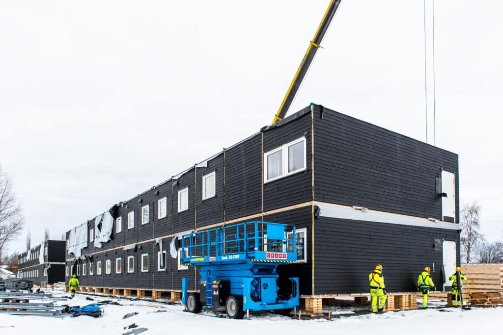 Byggarbete vid de nya entreprenörsbostäderna på Nylandsbäcken