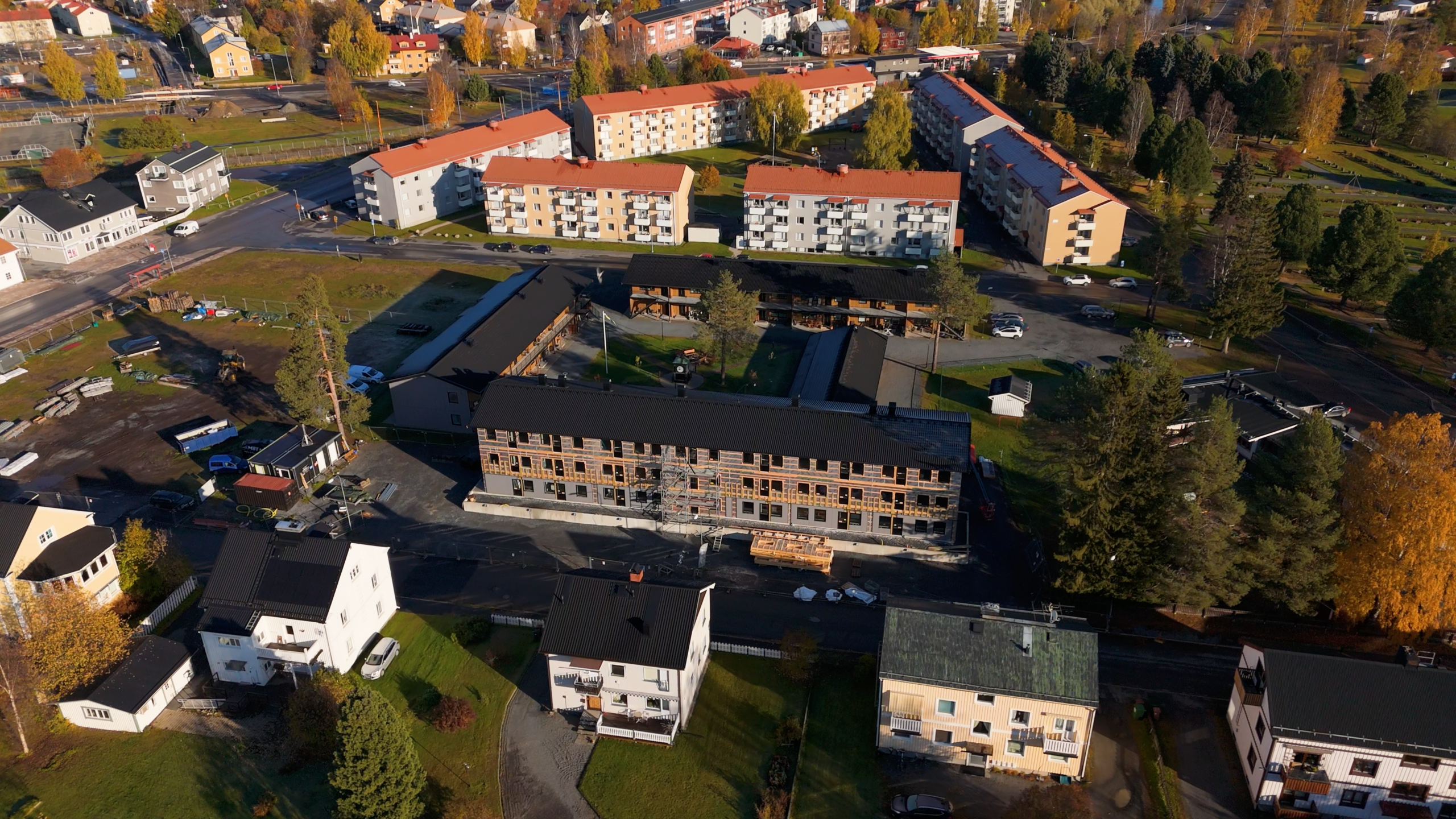 Flygbild över MBT Nords 3 hus på Sveafältet